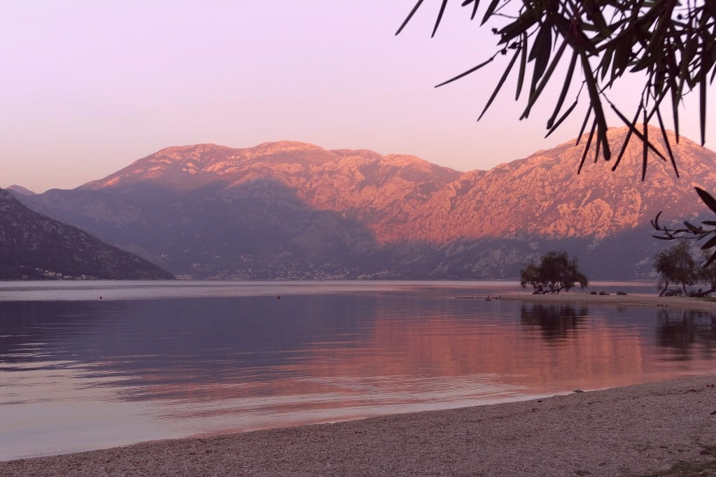 Der Strand Morinj, Montenegro